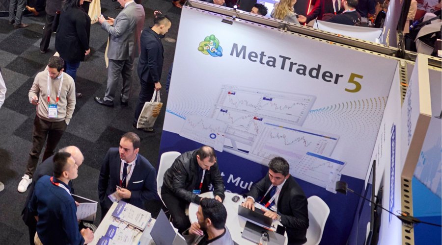 万山区雷雨大风预警信号解除